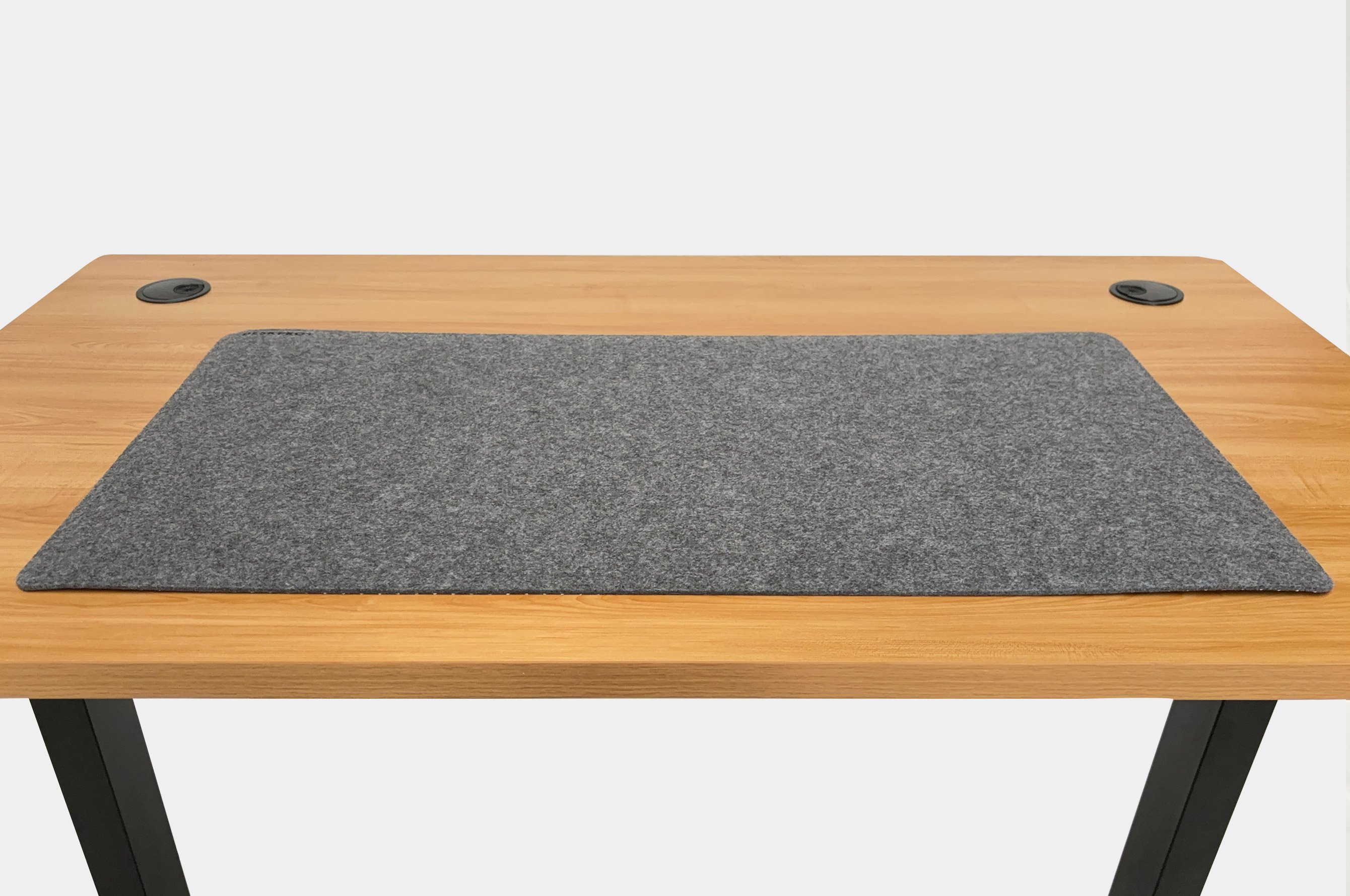 DeskPro+ Desk Pad – Light Grey Felt 2